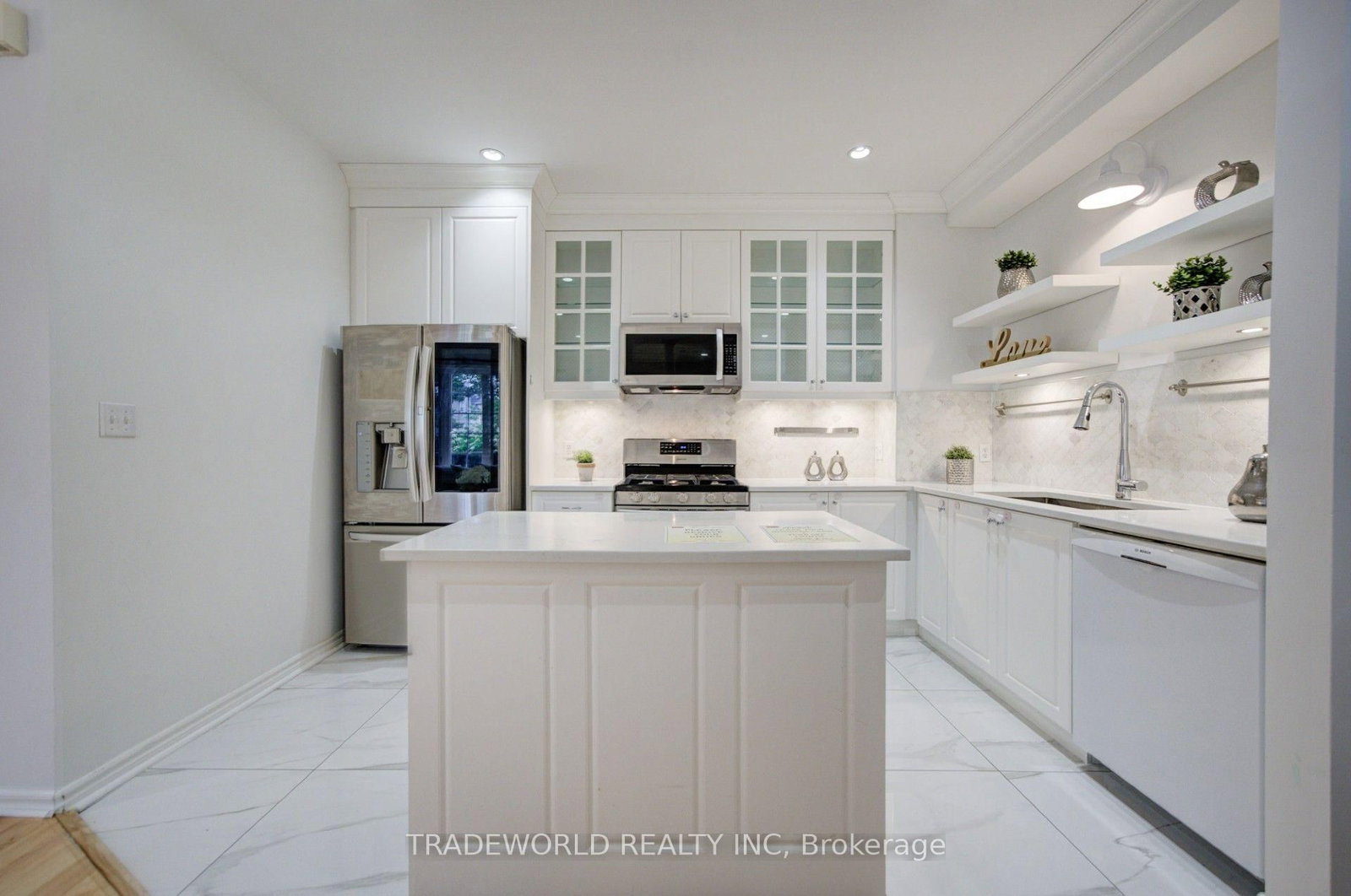 37 Avondale Avenue • #513 • Toronto, ON photo 9