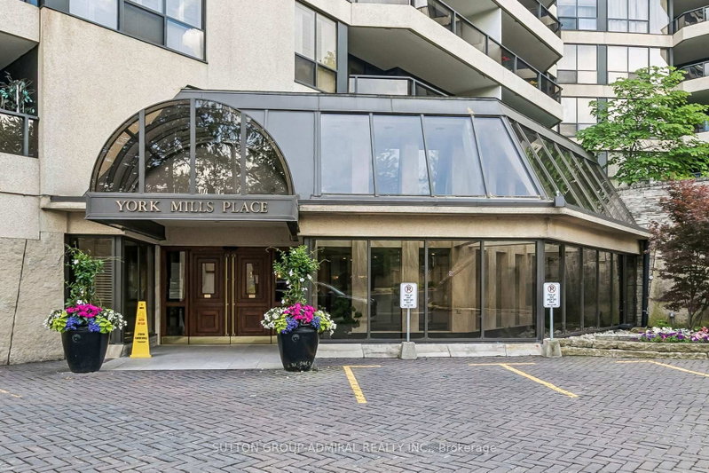 301 - 3900 Yonge Street