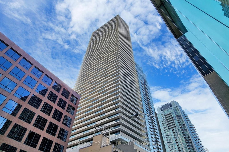 4904 - 2221 Yonge Street
