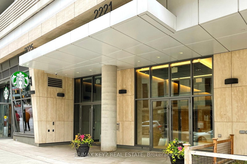 4904 - 2221 Yonge Street