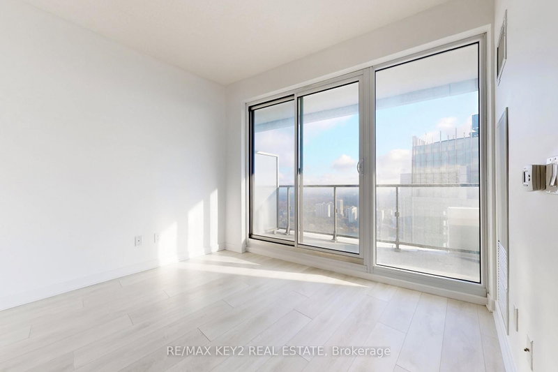 4904 - 2221 Yonge Street