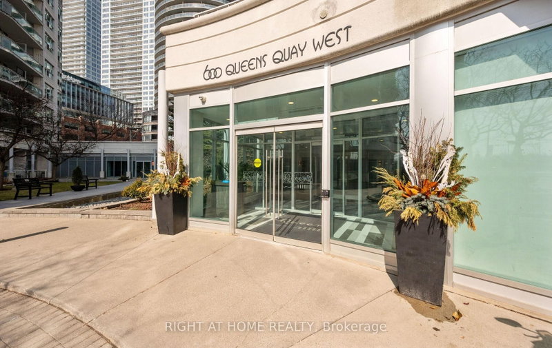 219 - 600 Queens Quay