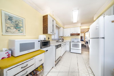 19 Candy Court Way • Toronto, ON photo 9