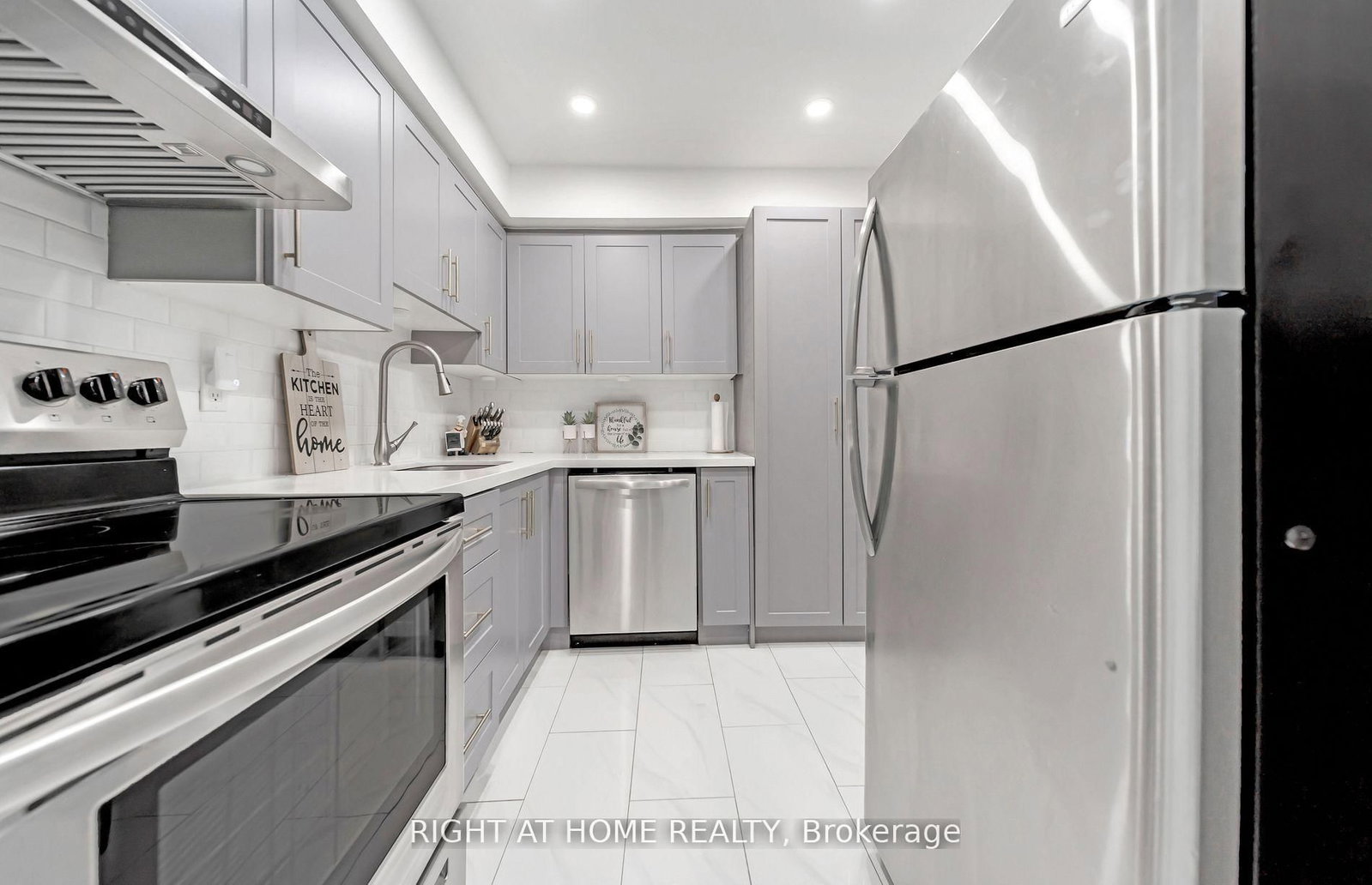 12 Lace Fern Way • Toronto, ON photo 14