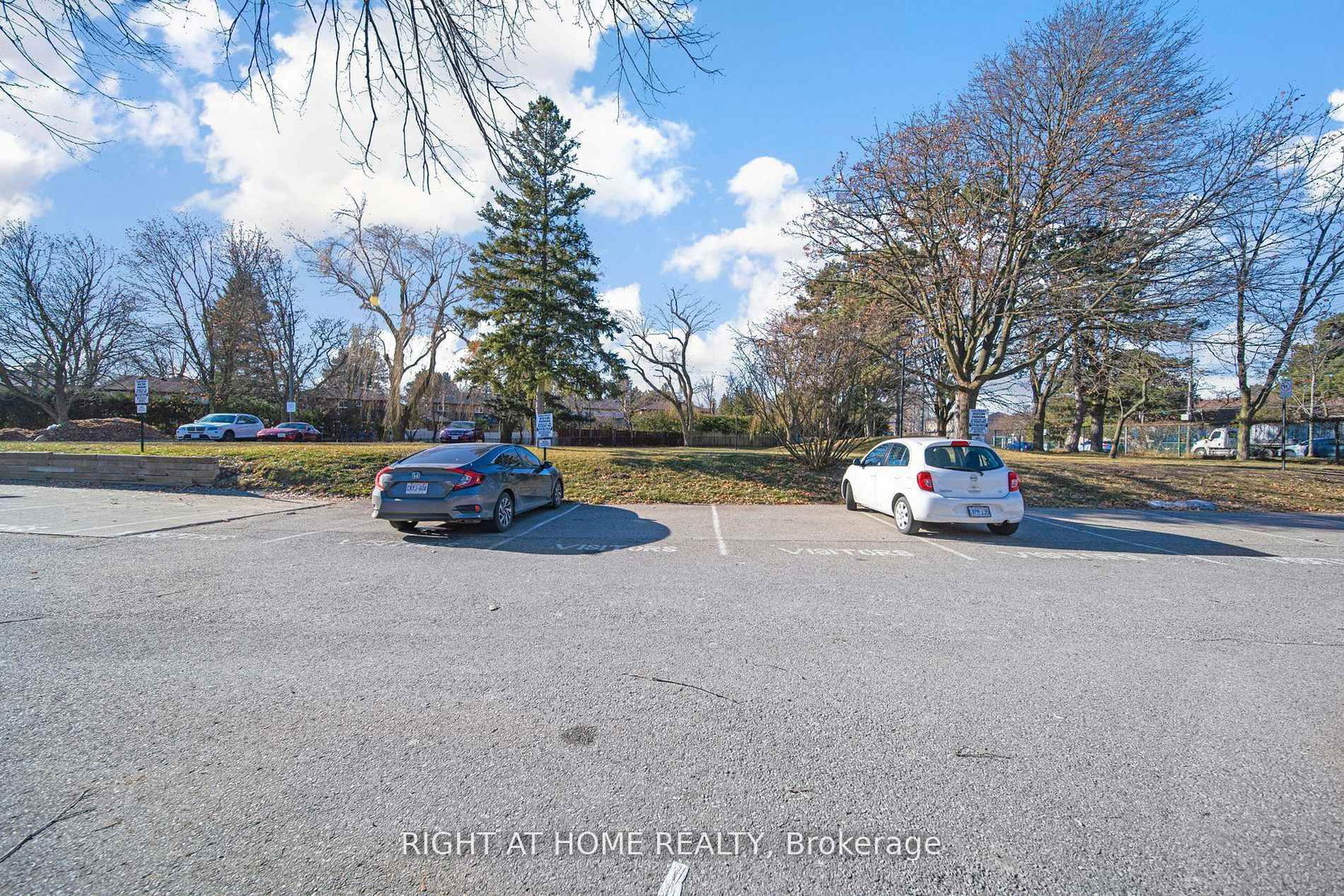 12 Lace Fern Way • Toronto, ON photo 37