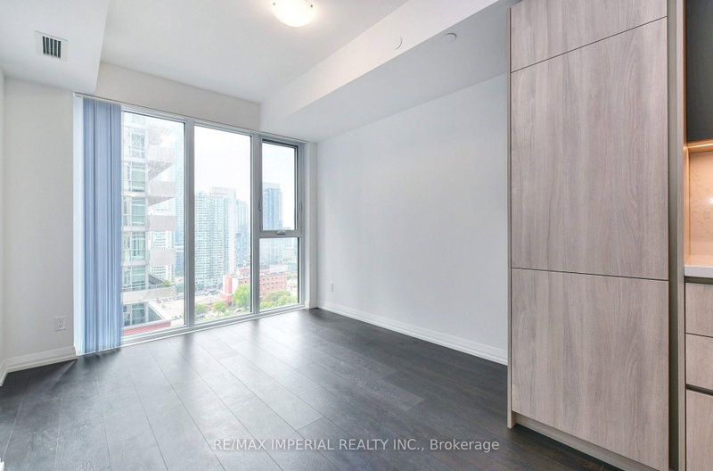 2015 - 400 King Street W