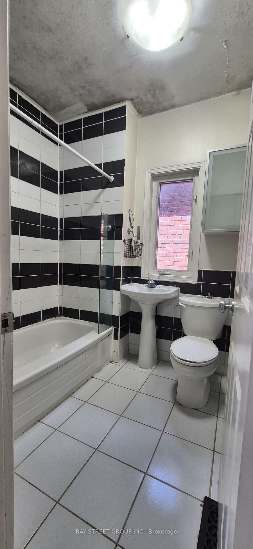 6 Ferndale Avenue • Toronto, ON photo 19