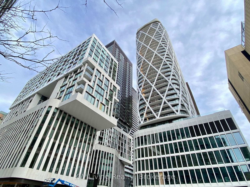3208 - 238 Simcoe Street