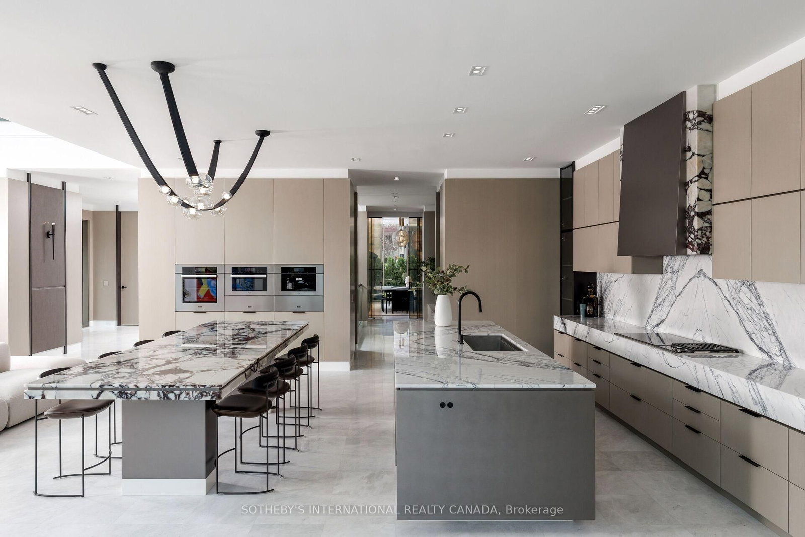 211 Dunvegan Road • Toronto, ON photo 14