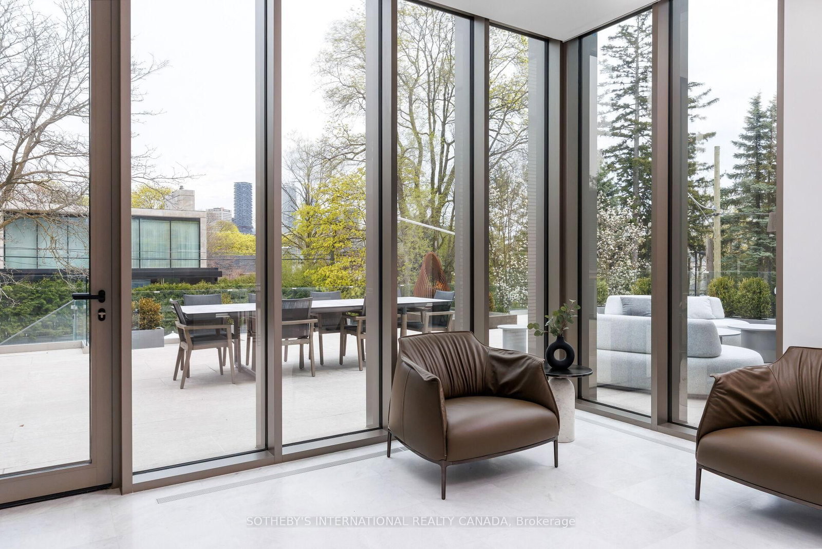 211 Dunvegan Road • Toronto, ON photo 18