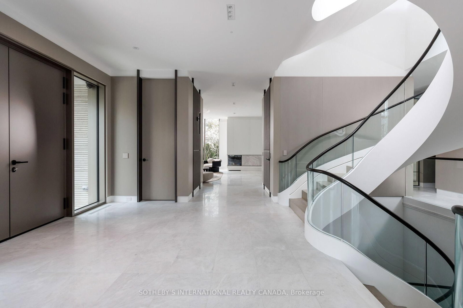 211 Dunvegan Road • Toronto, ON photo 20
