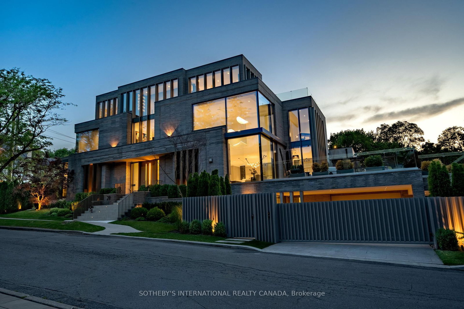 211 Dunvegan Road • Toronto, ON photo 49