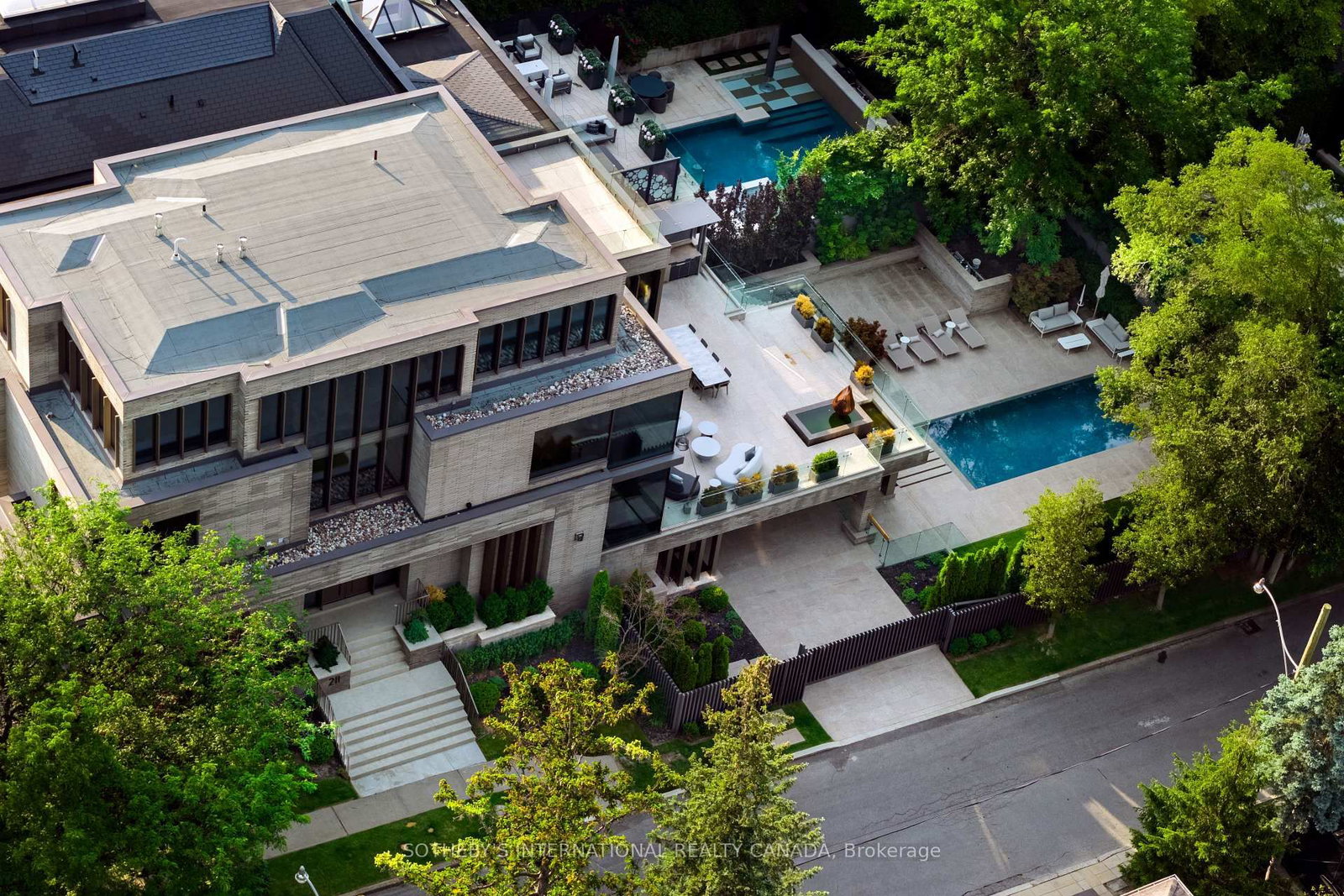 211 Dunvegan Road • Toronto, ON photo 6