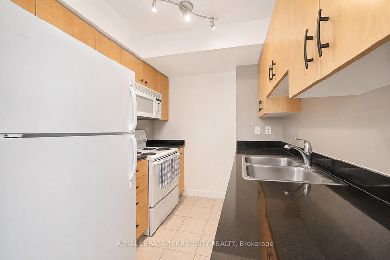2907 - 397 Front Street W