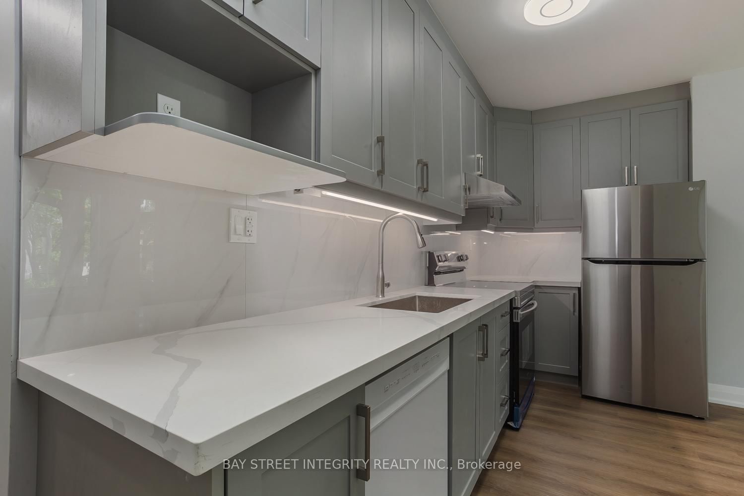 Main Floor - 19 D'arcy Street, Toronto 3