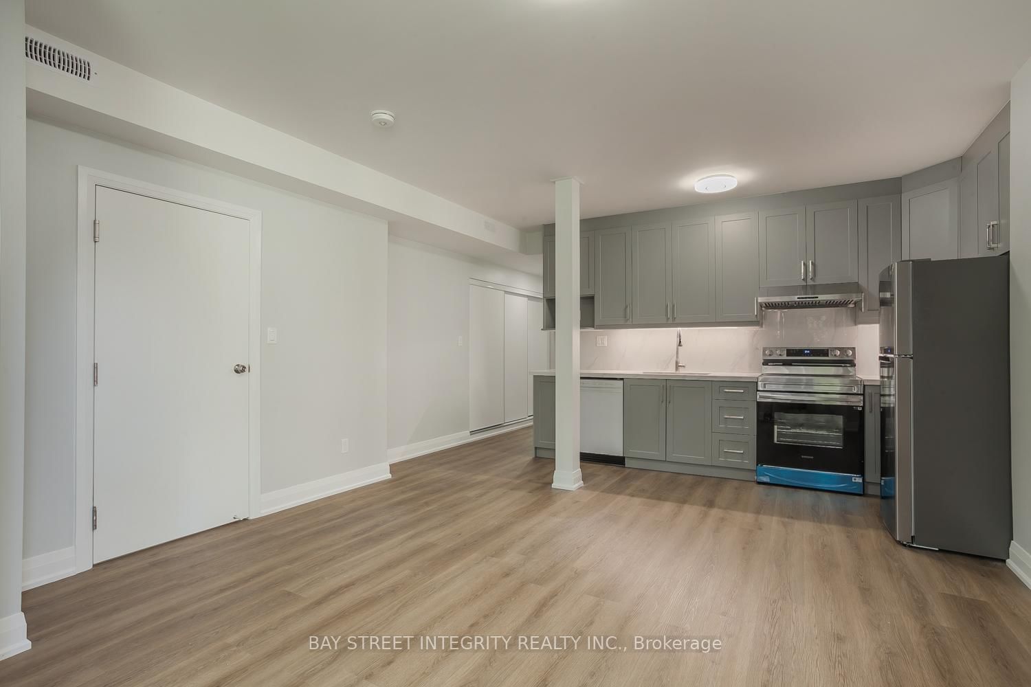Main Floor - 19 D'arcy Street, Toronto 5