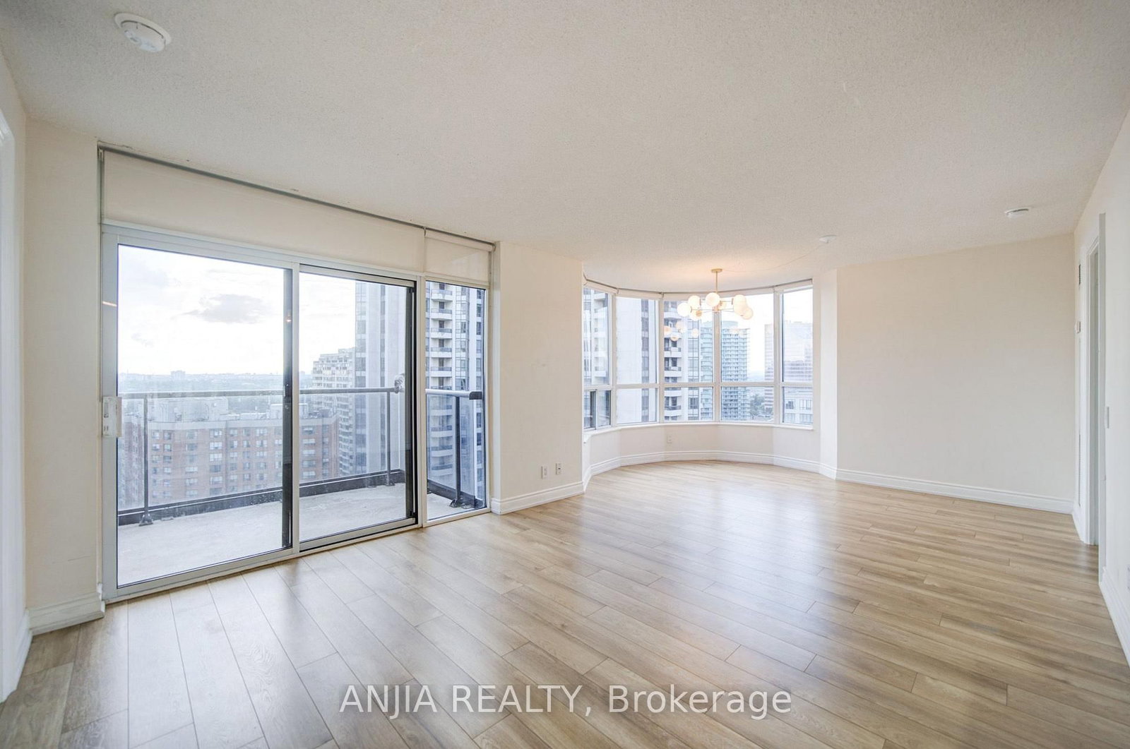 10 Northtown Way • #1811 • Toronto, ON photo 9
