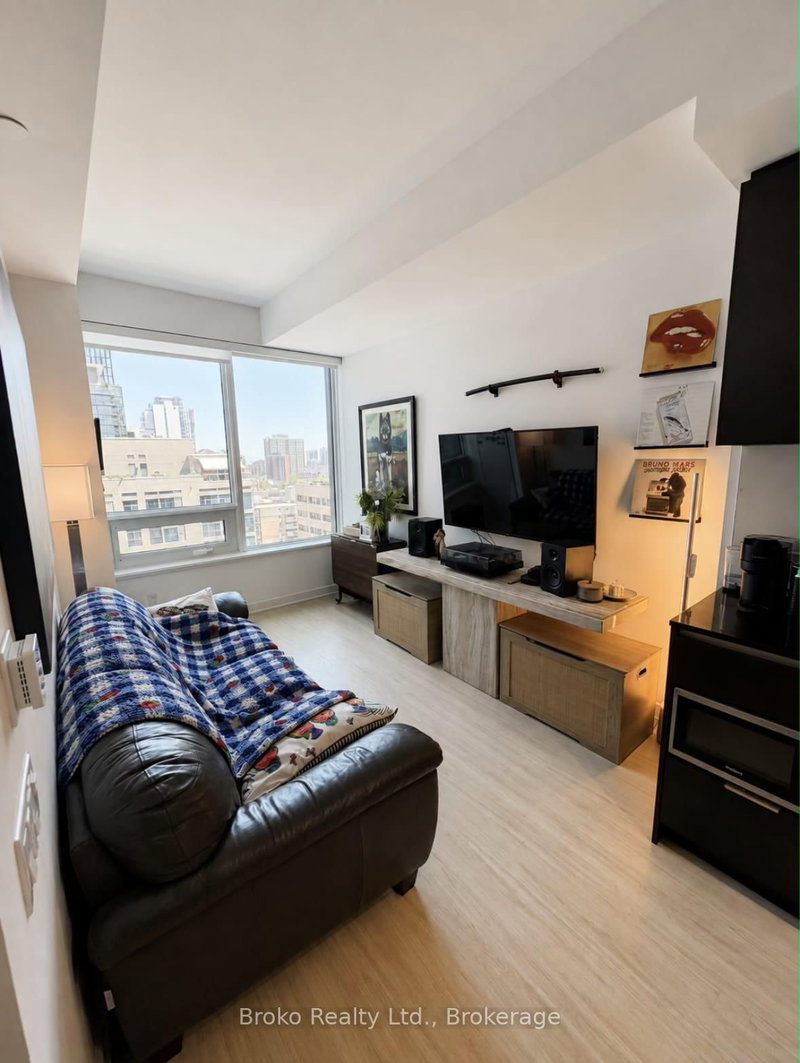 1610 - 8 Wellesley Street W