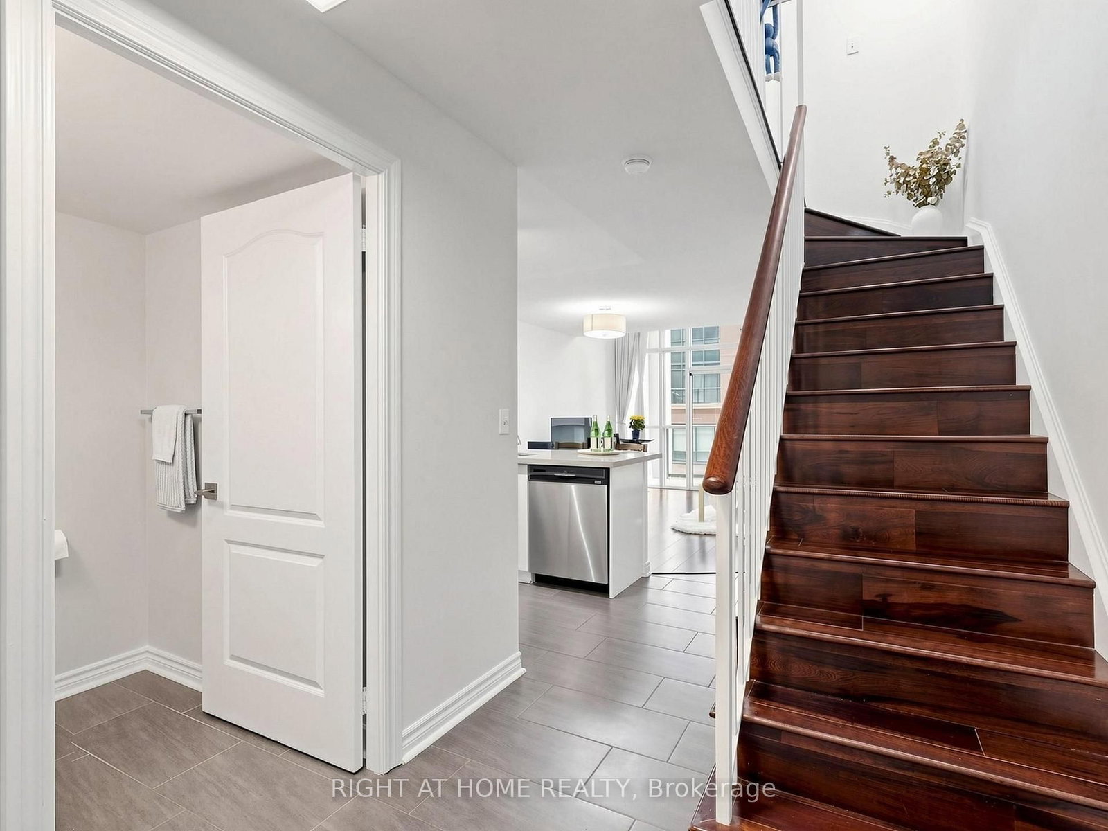 30 Hayden Street • #404 • Toronto, ON photo 17