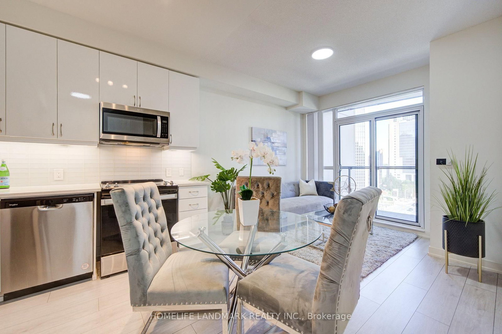 4955 yonge Street • #818 • Toronto, ON photo 4