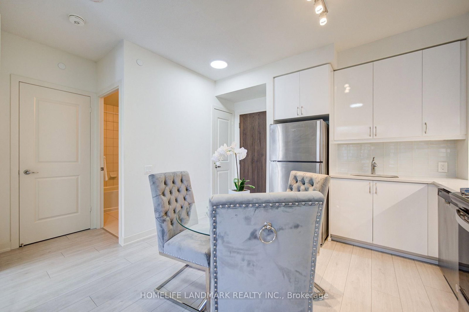 4955 yonge Street • #818 • Toronto, ON photo 6