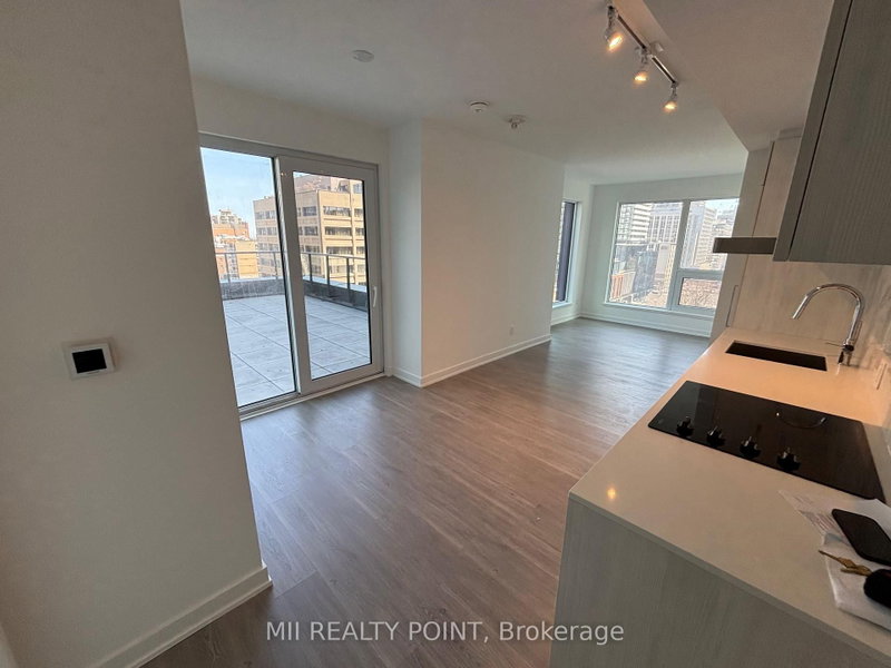 908 - 8 Wellesley Street W