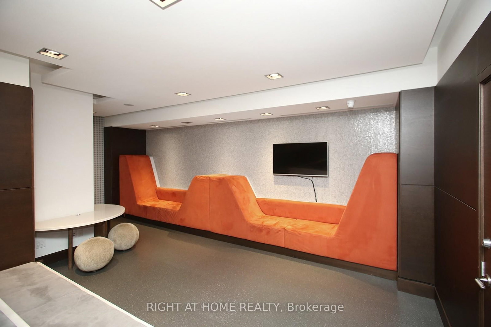 35 Brian Peck Crescent • #303 • Toronto, ON photo 7