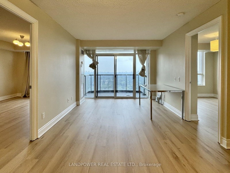1901 - 10 Northtown Way