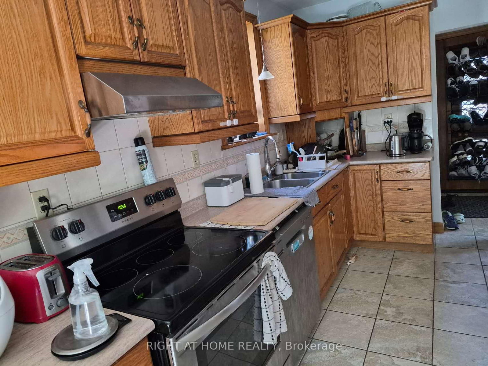17 Gwendolen Avenue • Toronto, ON photo 3