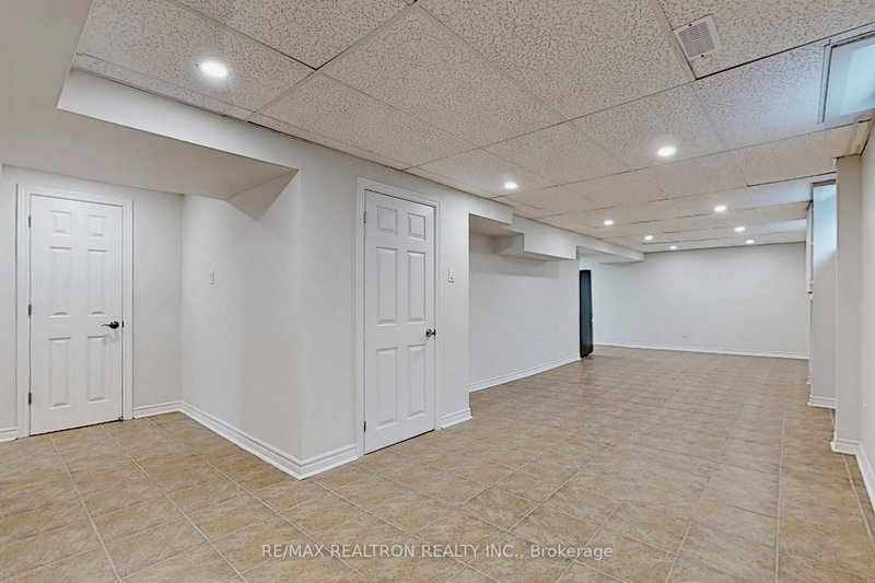 126 Brahms Ave photo 4