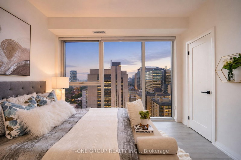 1803 - 280 Dundas Street W