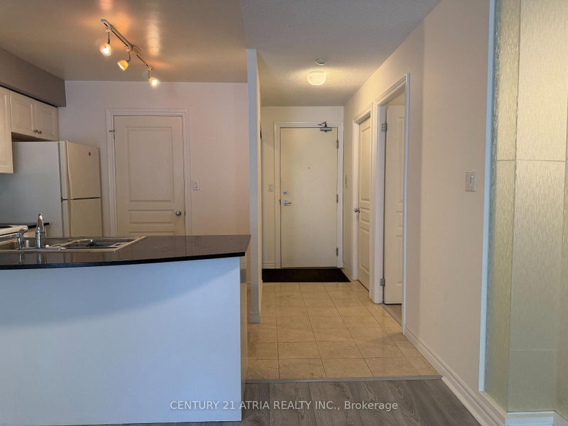 602 - 801 Bay Street