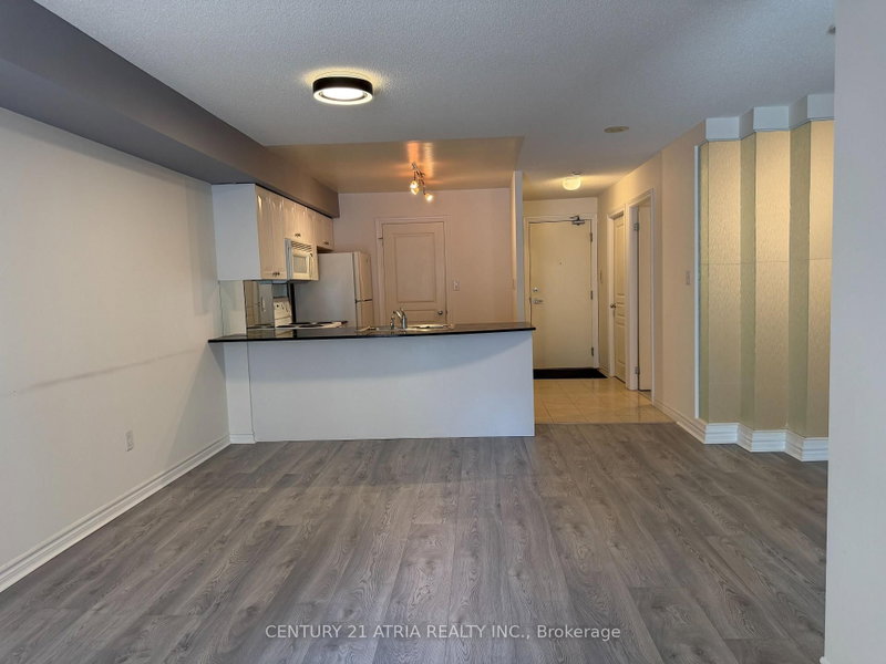 602 - 801 Bay Street