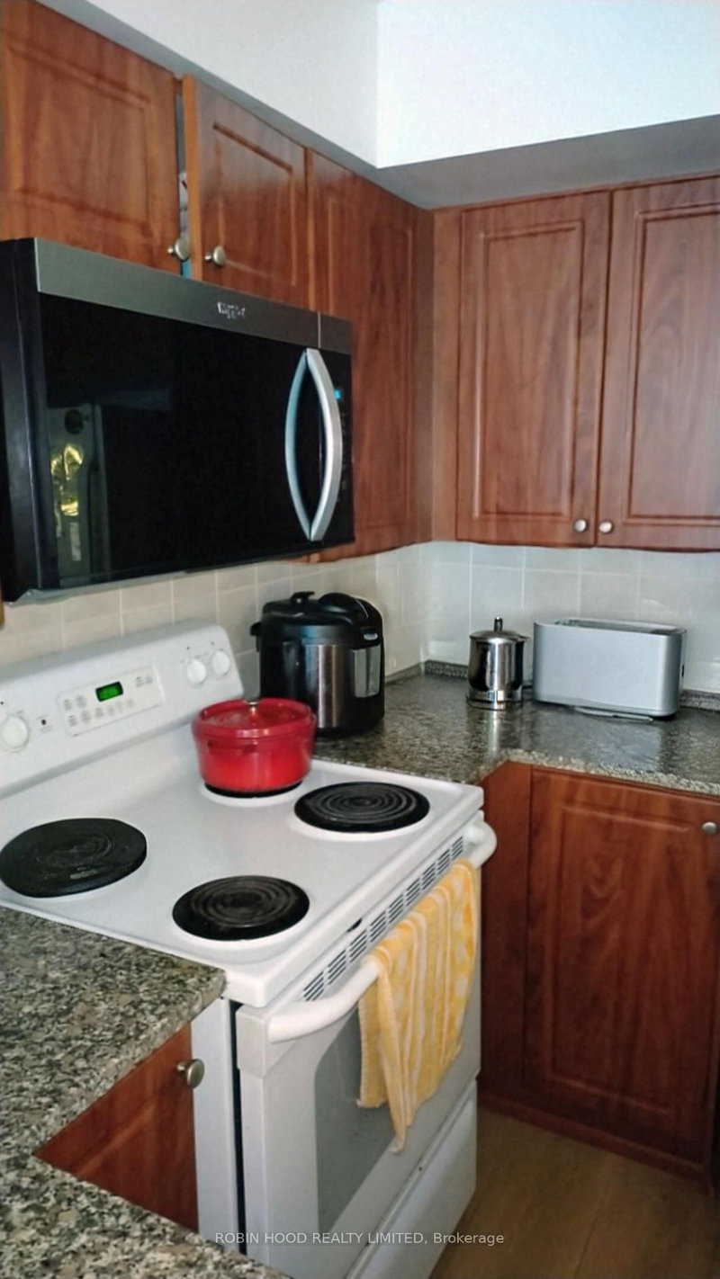 30 - 30 Grand Trunk Crescent