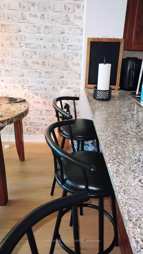 30 - 30 Grand Trunk Crescent