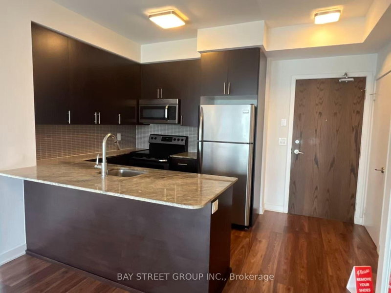 909 - 260 sackville Street
