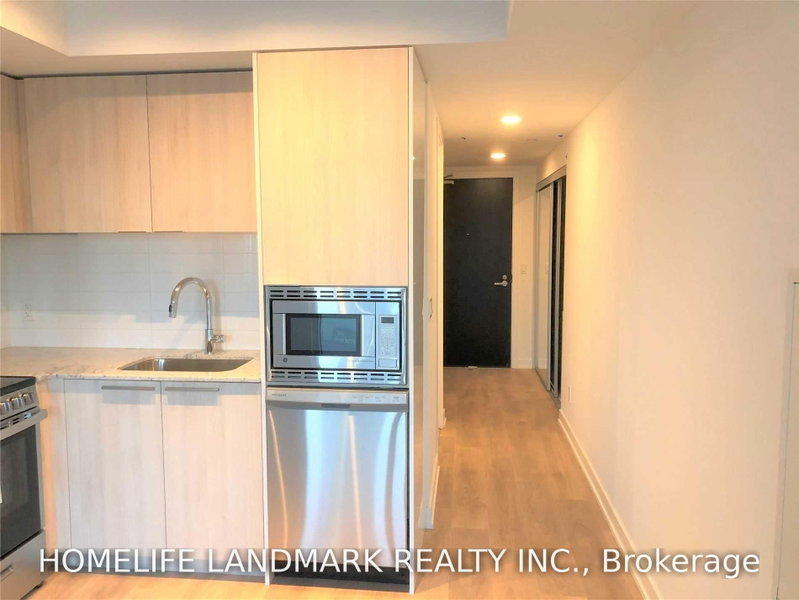 1810 - 501 Yonge Street