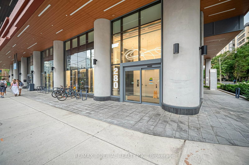 601 - 280 Dundas Street W