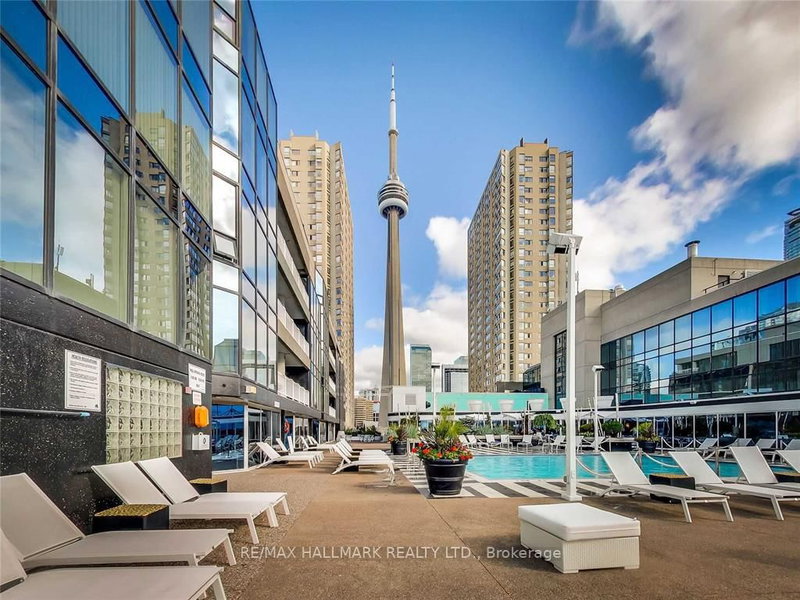 404 - 251 Queens Quay W