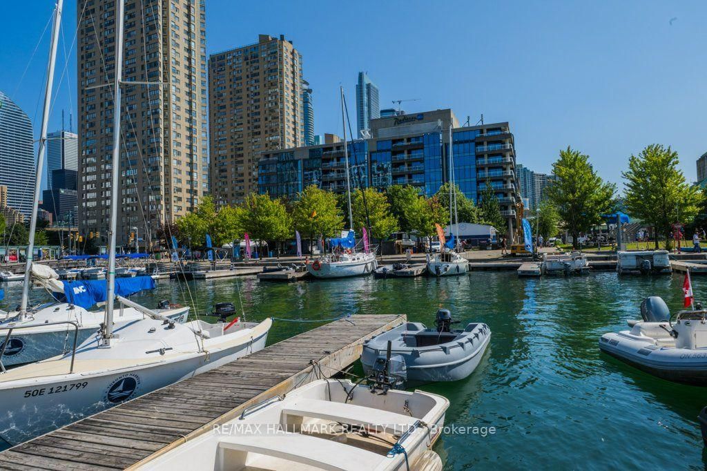 251 Queens Quay W • #404 • Toronto, ON photo 36