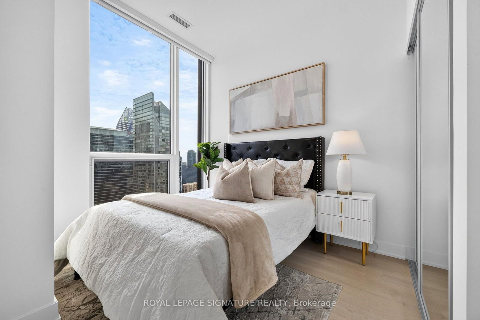 15 Mercer Street • #4005 • Toronto, ON photo 16