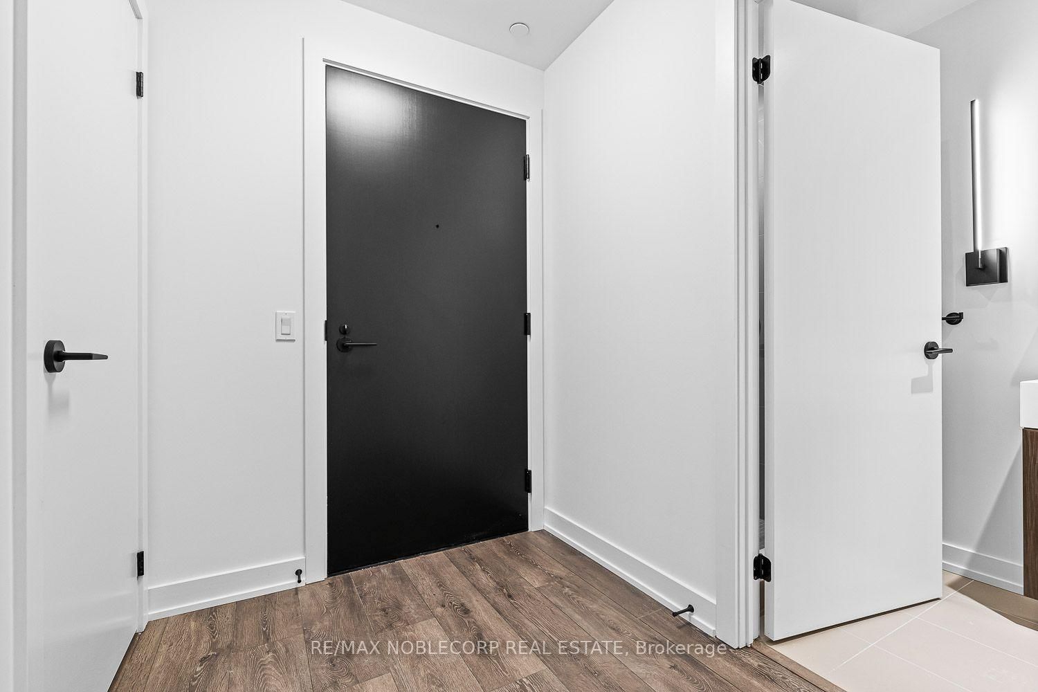 117 Broadway Avenue • #817 • Toronto, ON photo 3