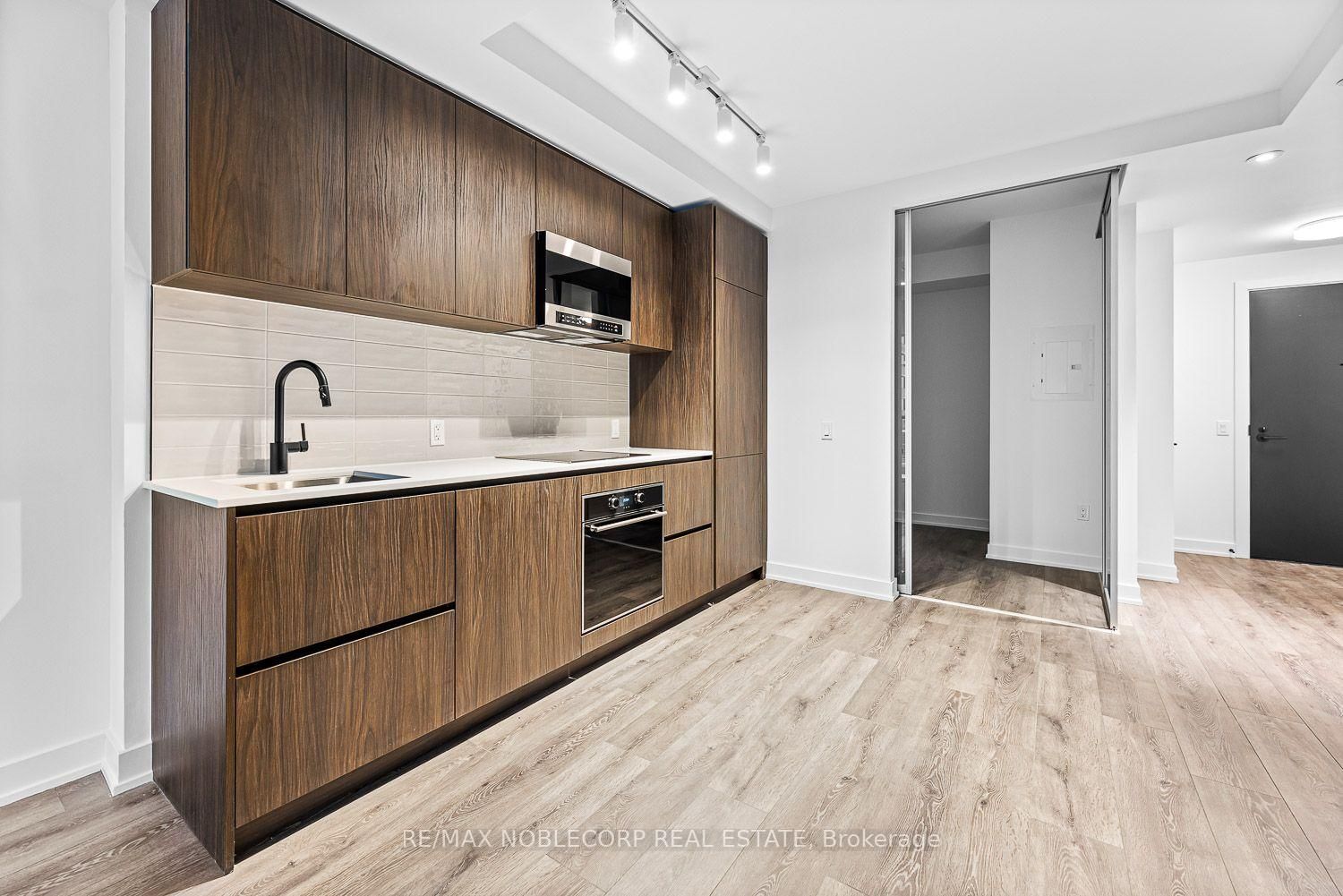 117 Broadway Avenue • #817 • Toronto, ON photo 8