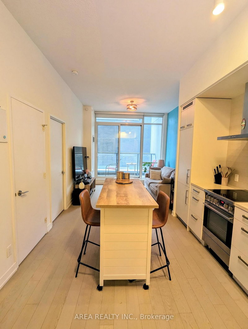 S229 - 455 Front Street E