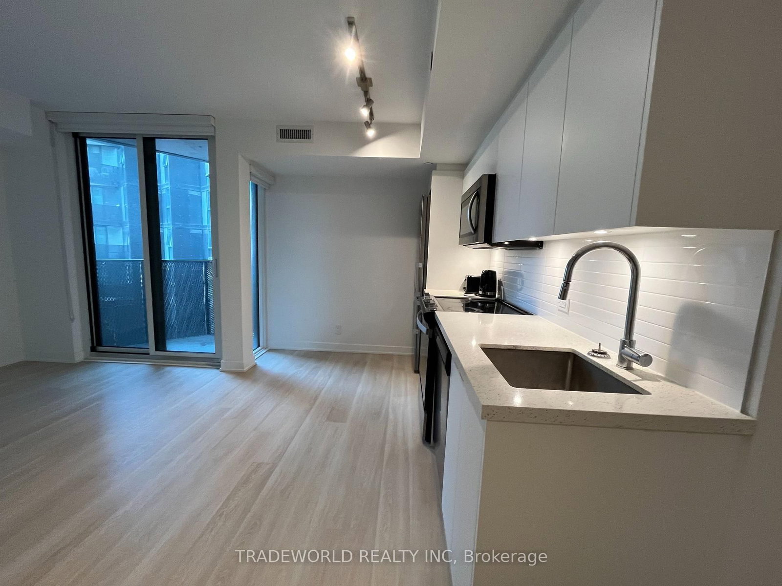 332 - 30 Tretti Way, Toronto 4
