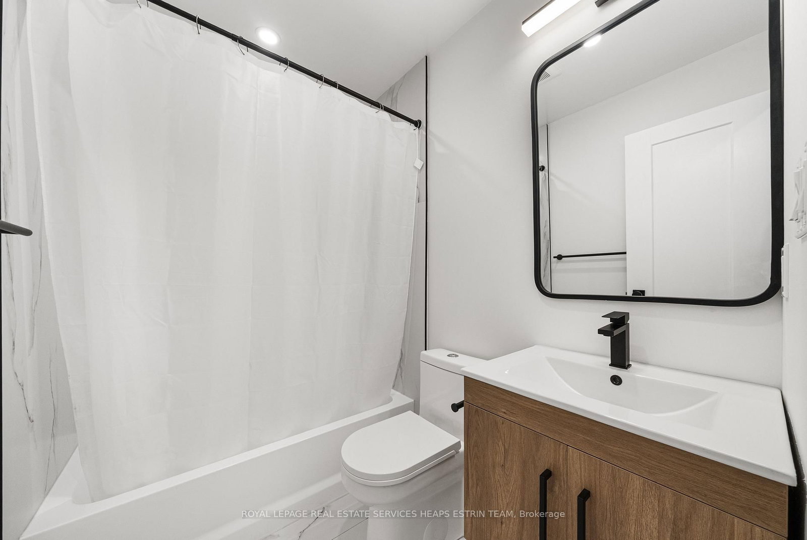 247A Lippincott Street • Toronto, ON photo 24