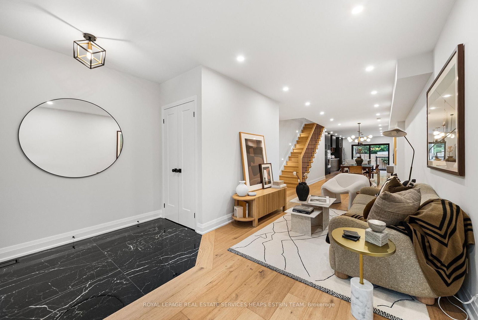 247A Lippincott Street • Toronto, ON photo 3