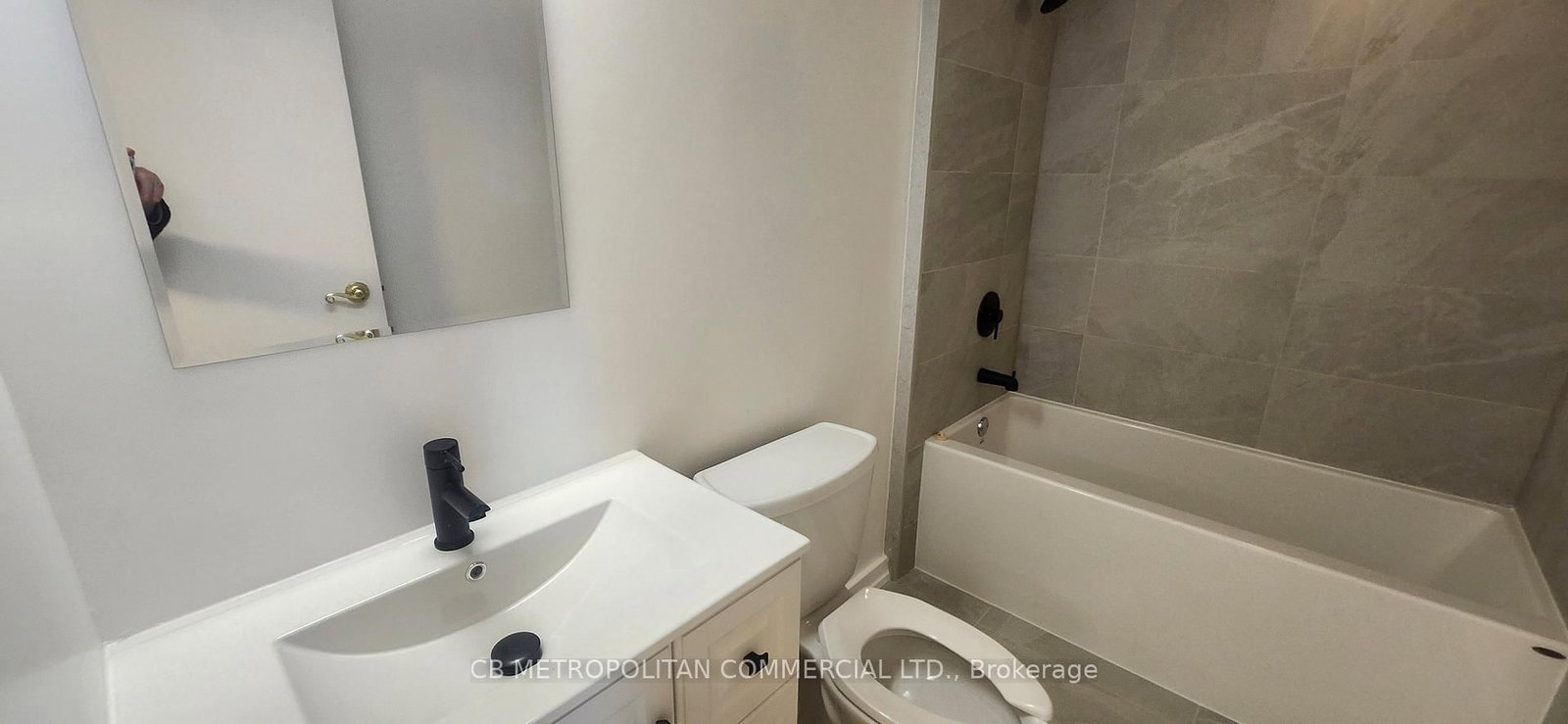 65 Harbour Square • #3305 • Toronto, ON photo 8