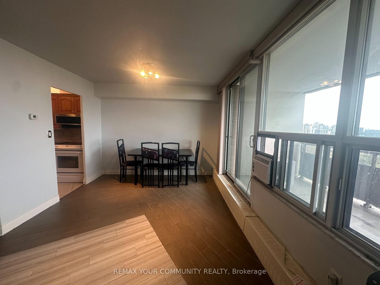 15 Vicora Linkway • #1711 • Toronto, ON photo 10