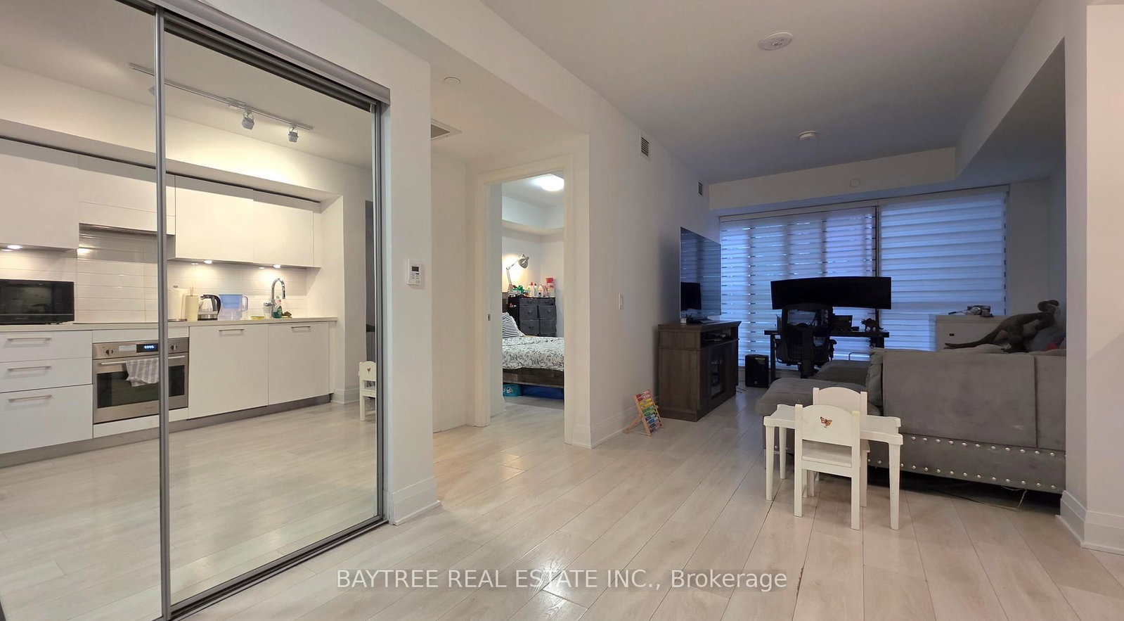 Condo for lease at 402-33 Frederick Todd Way, Toronto, Ontario, M4G 0C9 - Thorncliffe Park - MLS: C13658564